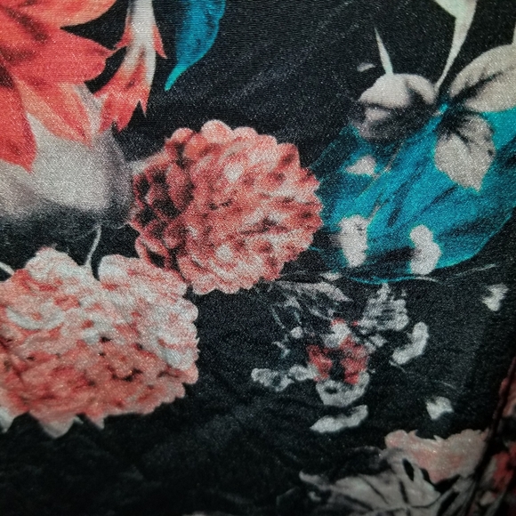 Tolani Floral Tunic Top~Medium - Picture 6 of 10